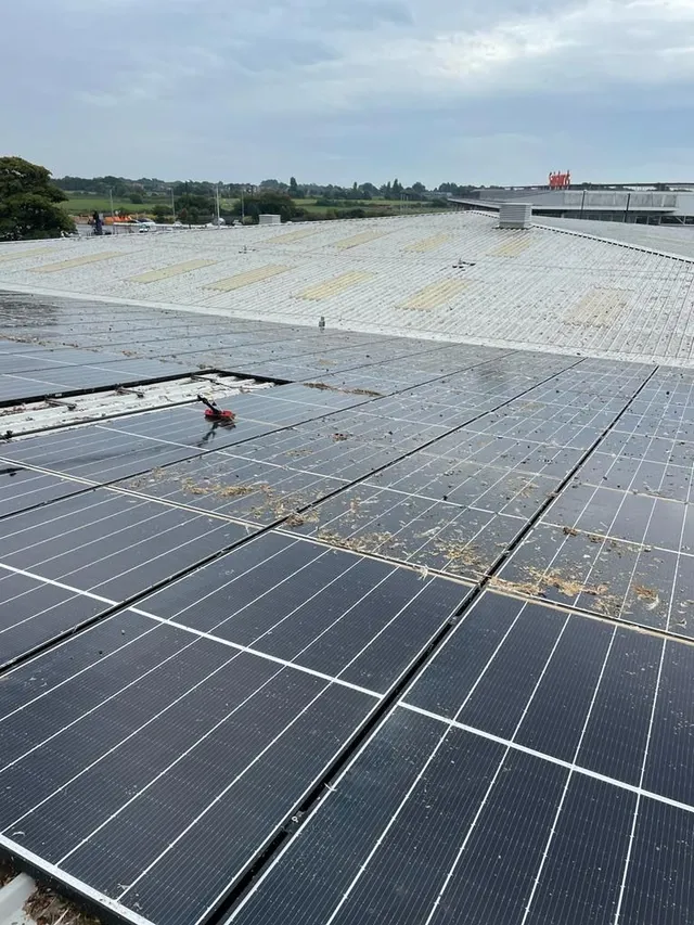 Solaranlagen Reinigung Hallendach Gewerbe NRW